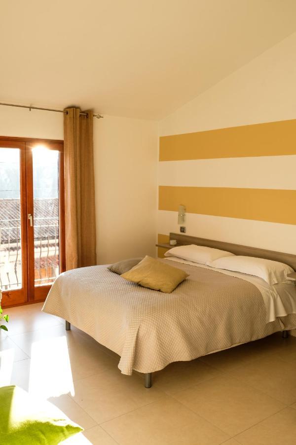 L&B Bed And Breakfast แตร์รานอวา ดิ ปอลลีโน ภายนอก รูปภาพ