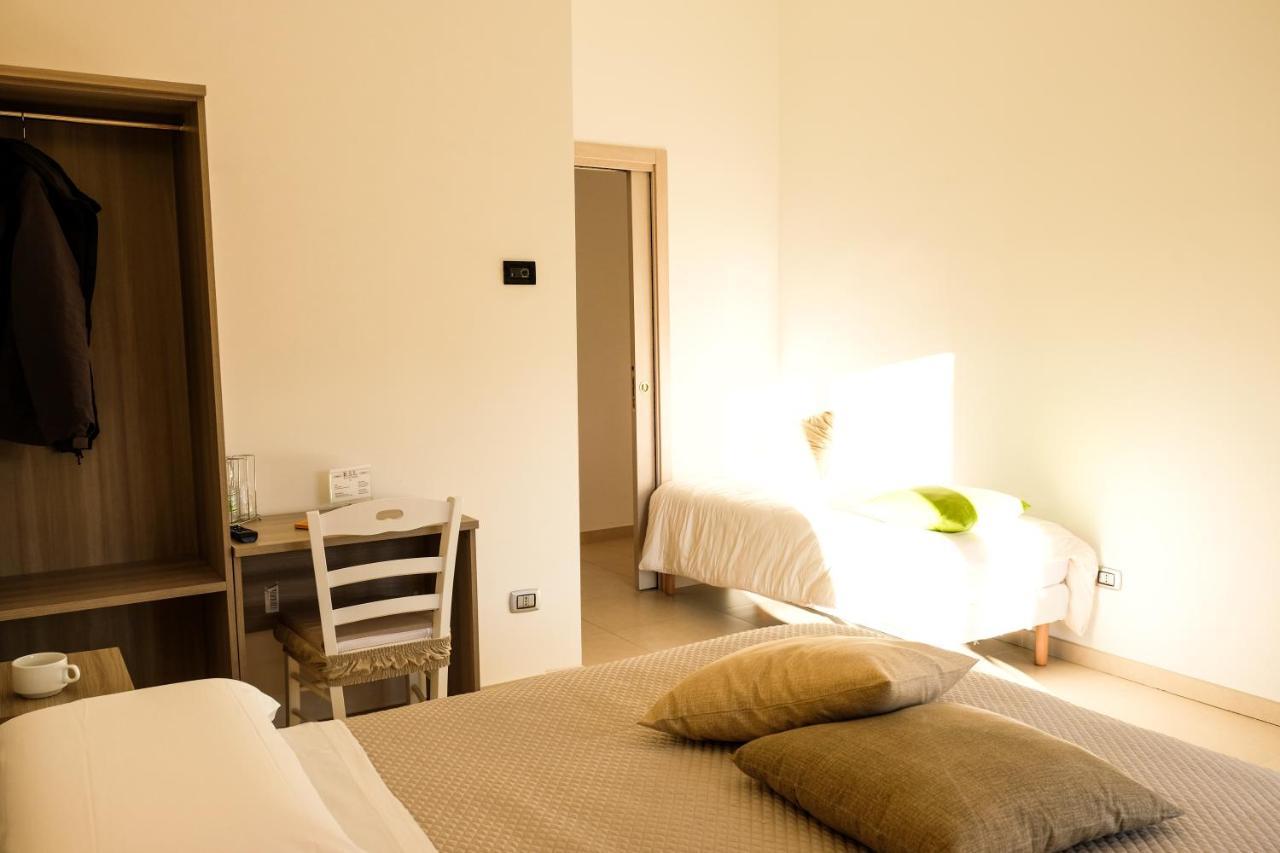 L&B Bed And Breakfast แตร์รานอวา ดิ ปอลลีโน ภายนอก รูปภาพ