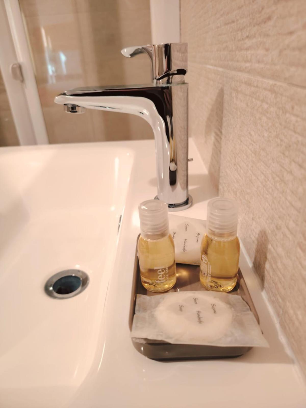 L&B Bed And Breakfast แตร์รานอวา ดิ ปอลลีโน ภายนอก รูปภาพ