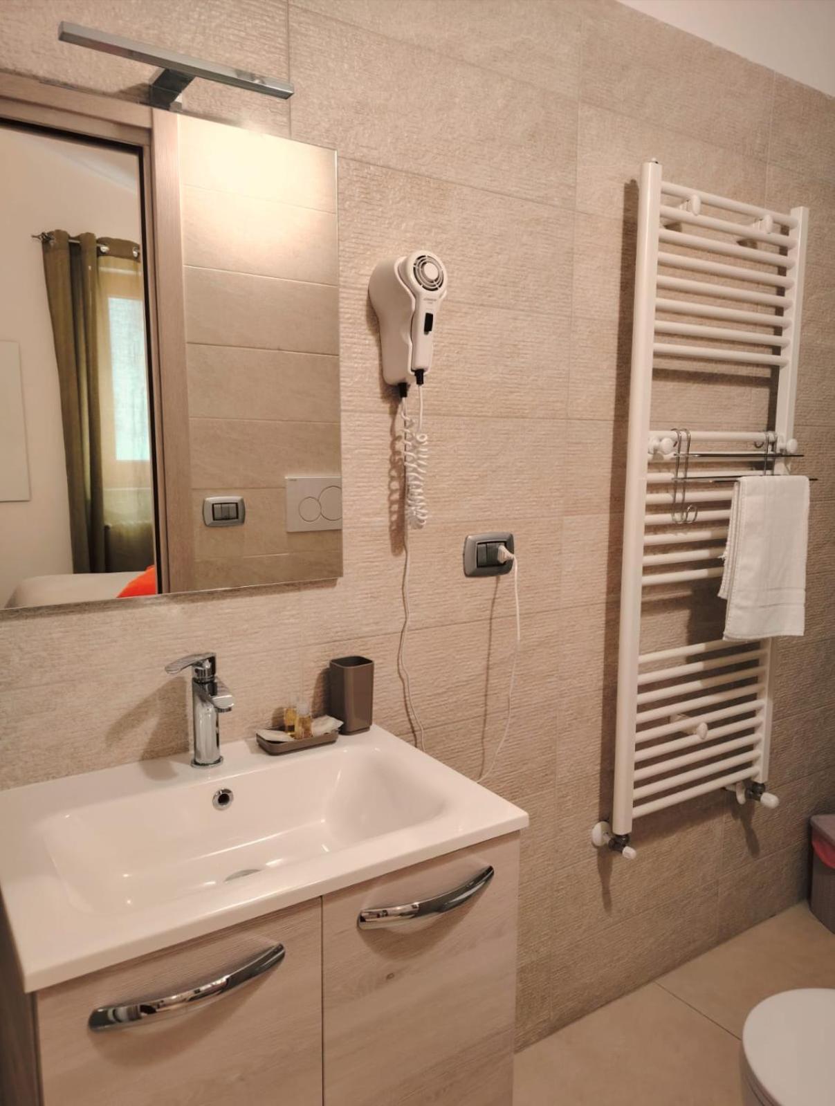 L&B Bed And Breakfast แตร์รานอวา ดิ ปอลลีโน ภายนอก รูปภาพ