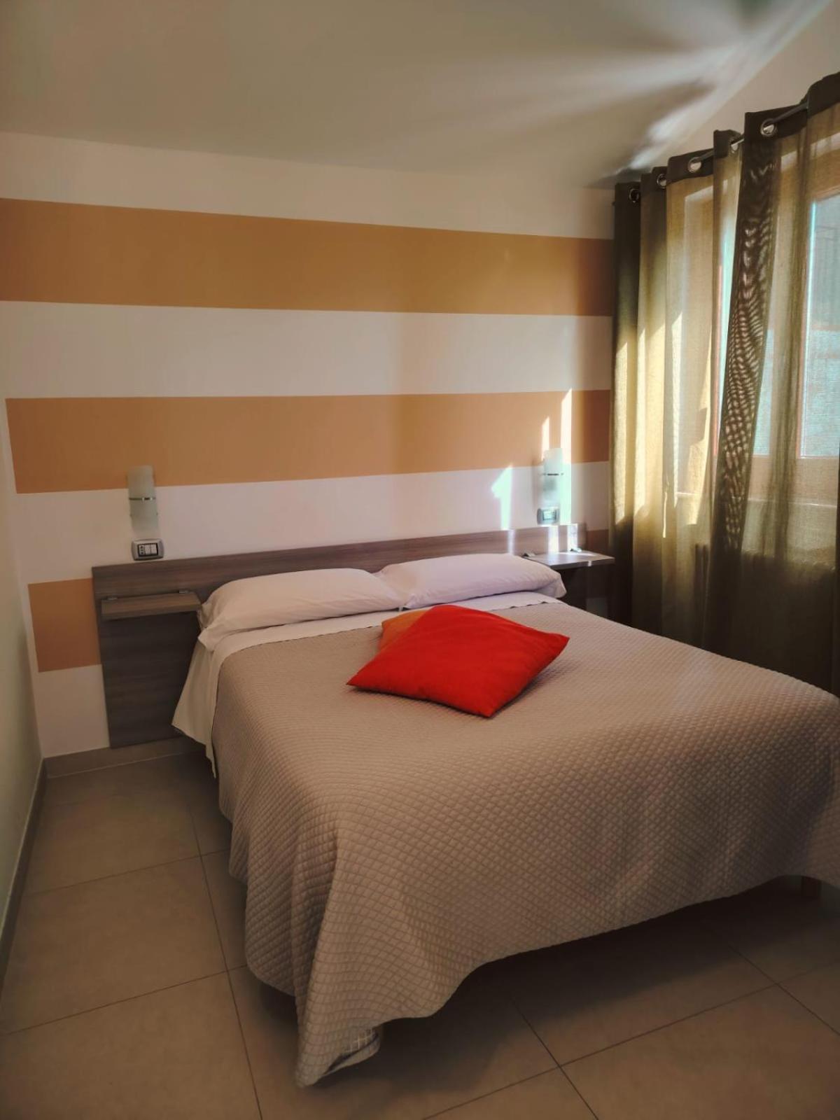 L&B Bed And Breakfast แตร์รานอวา ดิ ปอลลีโน ภายนอก รูปภาพ